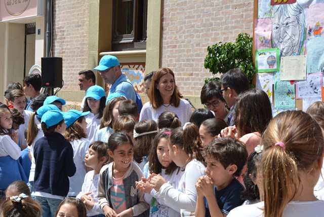 Los escolares aguileños rinden homenaje a la escritora Gloria Fuertes