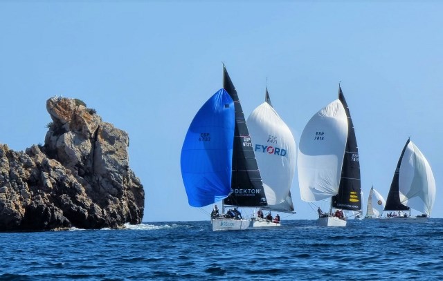 Gran ambiente en la primera manga de la XX Regata Carnaval-VIII Trofeo Estrella de Levante