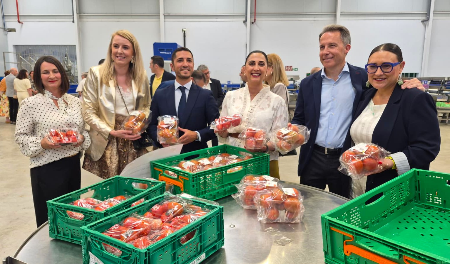 Looije sigue aumentando su capacidad de procesado con la inauguración de una nueva planta de envasado de tomate pera