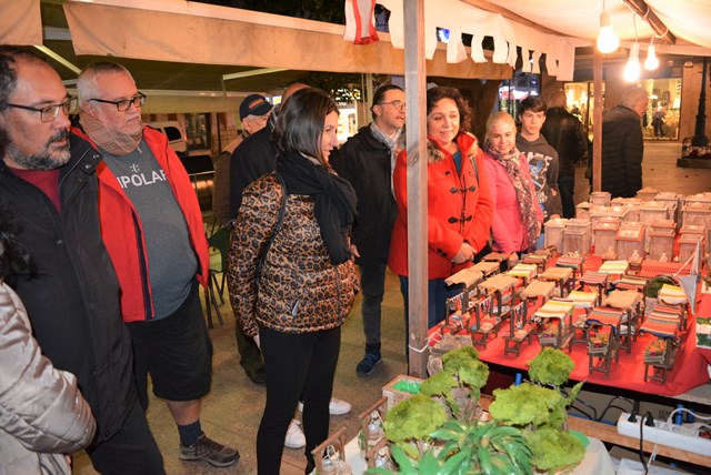 La Plaza de España de Águilas acoge hasta el domingo un mercadillo navideño 