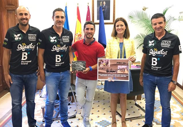 Recepción oficial en el Ayuntamiento de Águilas para el equipo aguileño que participó en la Titan Desert