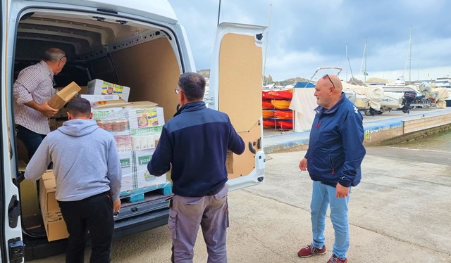 Los puertos deportivos de Águilas se vuelcan con la recogida de ayuda humanitaria para Ucrania