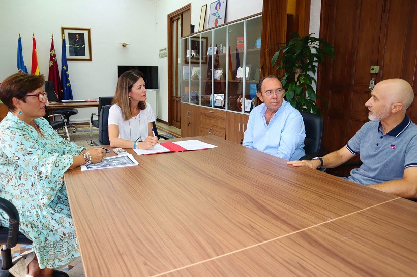 Ayuntamiento y Club Náutico renuevan convenio para la puesta en marcha de las Ecoescuelas Litorales