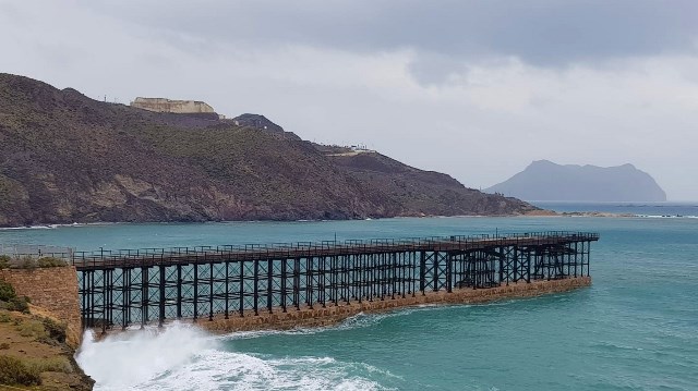 Águilas permanece en aviso amarillo por fenómenos costeros