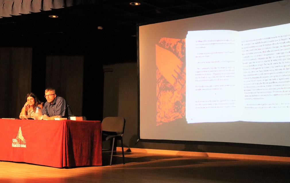 Miguel Parra presenta en Águilas “La paradoja del abuelo/Notas sobre el parricidio”