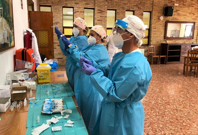 La vacunación frente a gripe y covid-19 se inicia este lunes para usuarios y trabajadores de residencias
