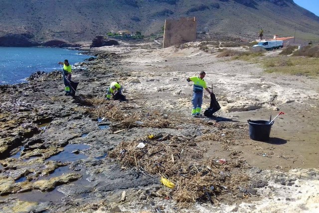Las brigadas de limpieza retiran 7.686 kilos de plásticos y residuos en Cabo Cope y Calnegre durante 2018