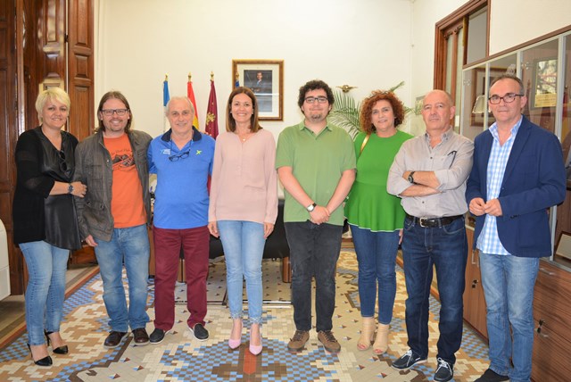 José María García Arcas es recibido en el Ayuntamiento de Águilas tras sus logros en las Olimpiadas Nacionales de Física y Química