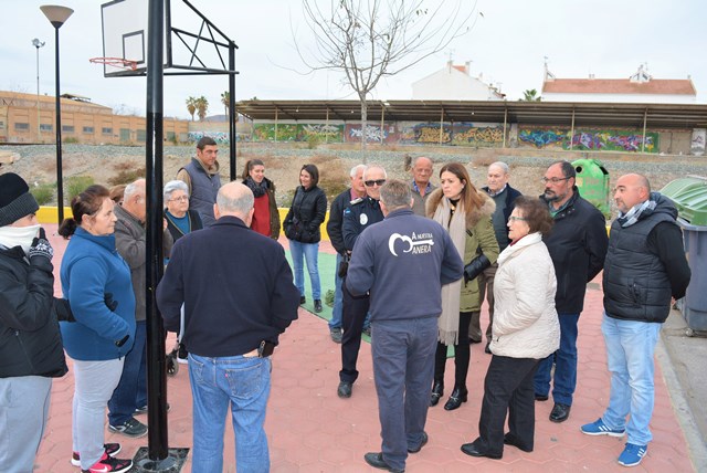 La alcaldesa de Águilas se reúne con los vecinos de la Huerta de la Roja para concretar las mejoras que se desarrollarán en la zona 