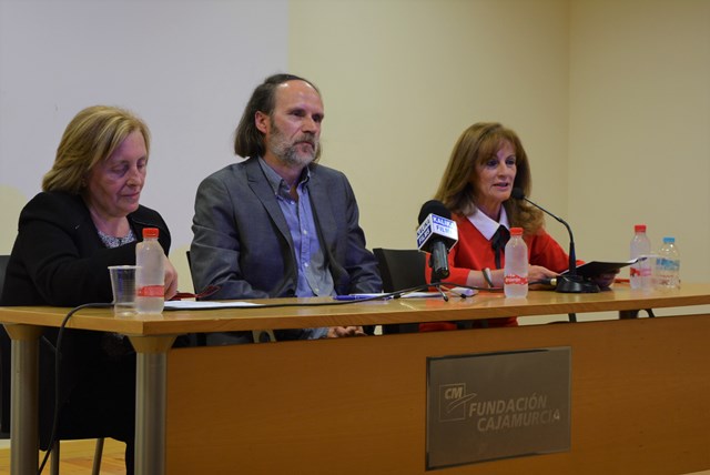 Salvador Robles presenta en Águilas el libro ‘El delantero centro se niega a jugar’