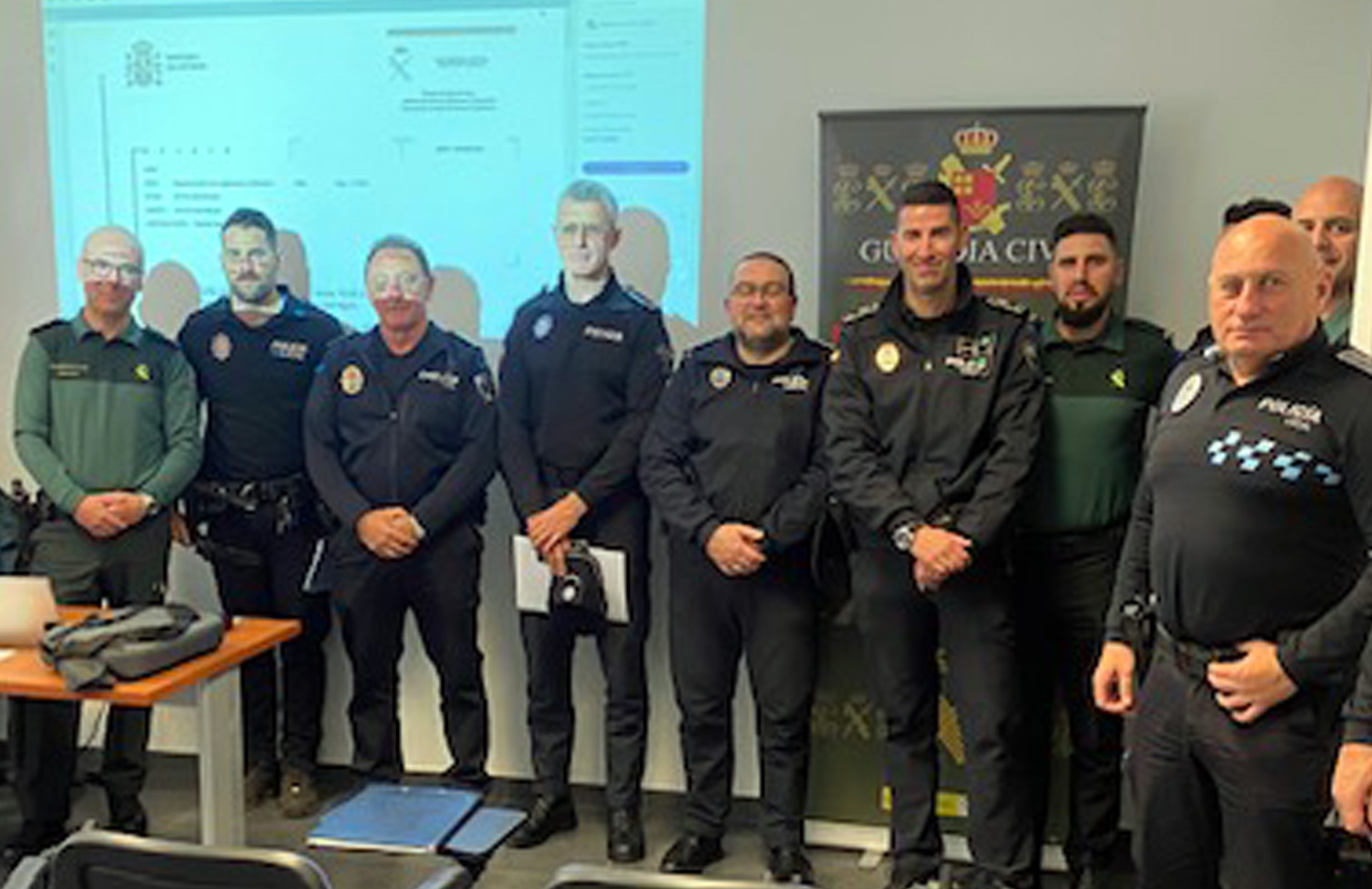 Guardia Civil y Policía Local se reúnen para tratar temas relacionados con armamento