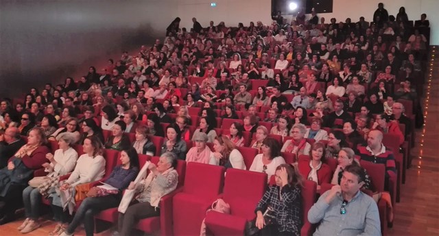 La doctora Odile Fernández congrega a más de 300 personas en el Auditorio de Águilas 