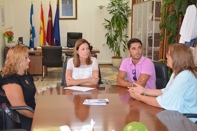 Comienza su andadura en Águilas la ONG dedicada al acogimiento infantil ‘Dame tu sonrisa’