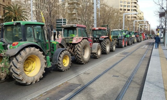 La Guardia Civil de Tráfico escoltará a los 250 tractores movilizados por las organizaciones agrarias para la manifestación de mañana en Murcia