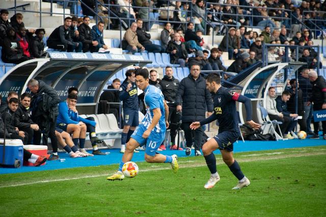 El Águilas paga su mala primera parte y pierde ante el UCAM un partido que volvió a estar marcado por la polémica arbitral