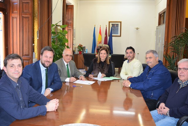 Estrella de Levante suscribe un convenio de colaboración con el Ayuntamiento para el patrocinio de las fiestas de Águilas