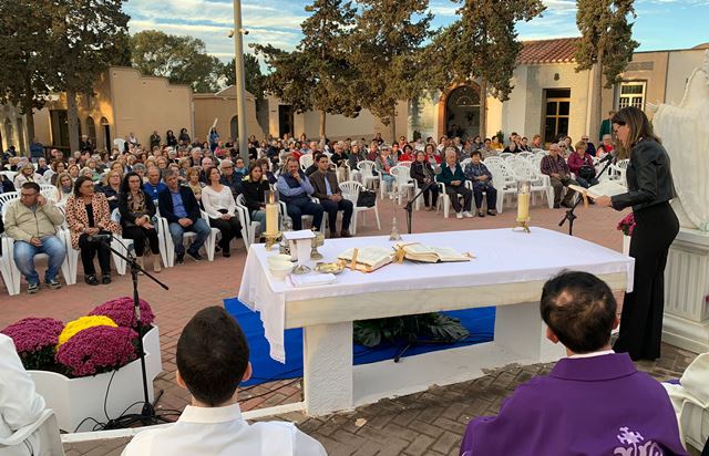 El cementerio de Águilas acoge la Misa de los Fieles Difuntos