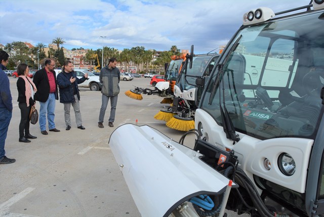 El Ayuntamiento de Águilas prueba tres nuevos vehículos para el servicio de limpieza viaria 