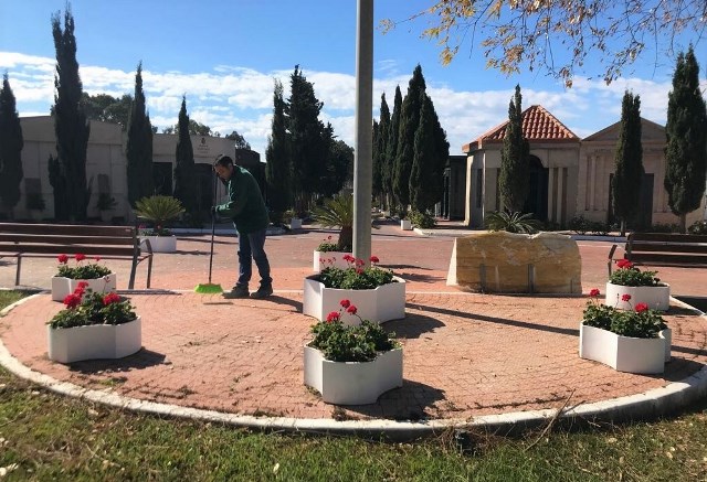 El Ayuntamiento lleva a cabo actuaciones de mejora en el cementerio de Águilas 