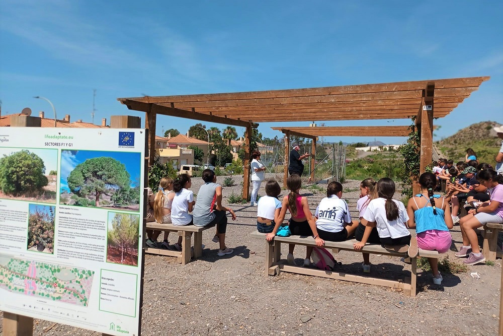 El Ayuntamiento participa en una charla sobre adaptación al cambio climático en el colegio Joaquín Tendero