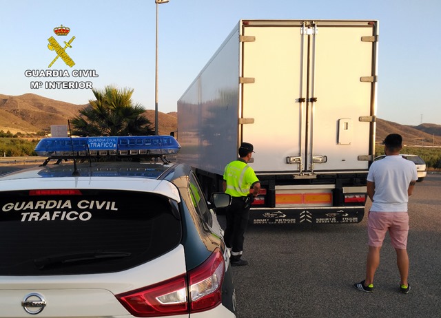 La Guardia Civil intercepta en la Autovía de Águilas un camión cuyo conductor conducía bajo los efectos de sustancias estupefacientes