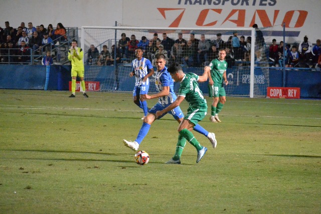 El Águilas cae con justicia, pero también con orgullo, ante el Huesca en la primera ronda de la Copa del Rey