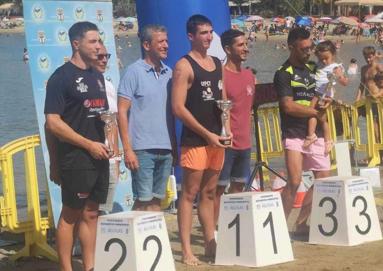 Ángel Ruiz Oliver se alza en Águilas con la XLIV Travesía a Nado Playa de Poniente