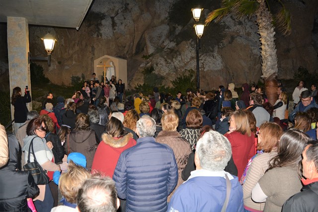 Chocolatada solidaria a beneficio de Cáritas tras el Vía Crucis del Viernes de Lázaro