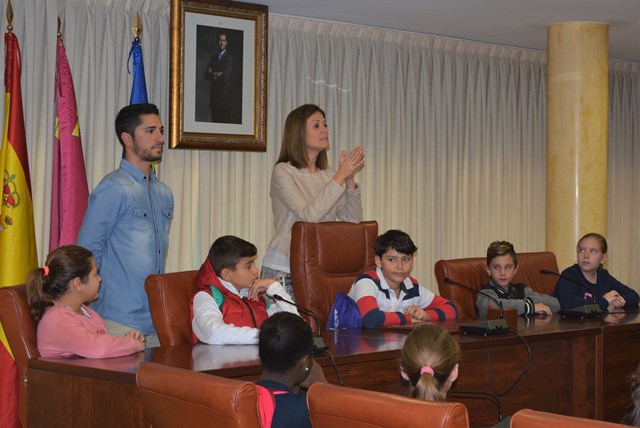 Alumnos del colegio Ciudad del Mar visitan el Ayuntamiento de Águilas con motivo del Día de la Constitución 