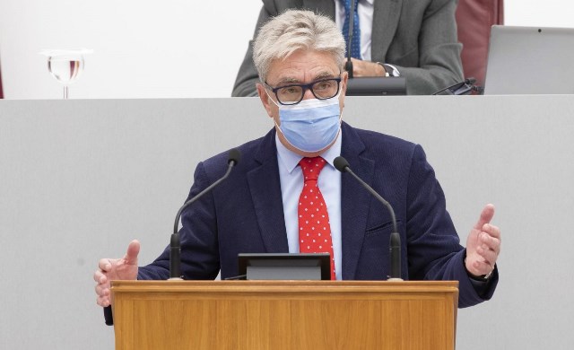 Miralles: “Águilas ha sido de los primeros municipios en los que se ha terminado de vacunar a los niños y seguirá recibiendo dosis como los demás”