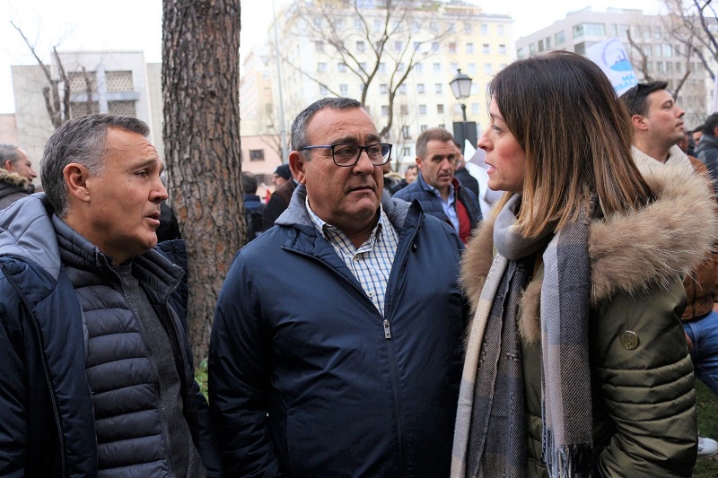 La alcaldesa defiende en Madrid, junto a los regantes aguileños, el mantenimiento del trasvase Tajo-Segura