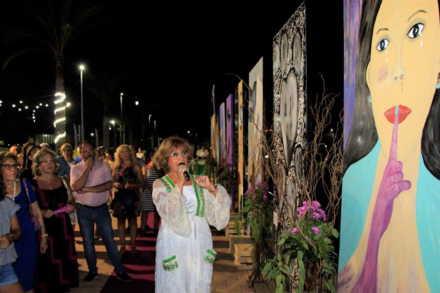 Beatriz García alza un grito contra la Violencia de Género a través de la pintura 