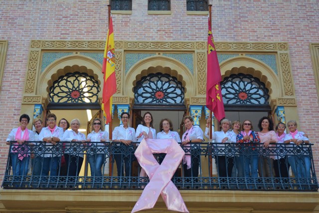 El Ayuntamiento de Águilas se une al rosa en la lucha contra el cáncer de mama