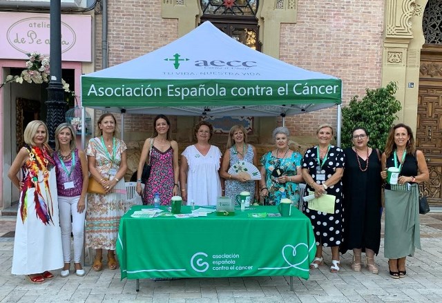 Aguileños y visitantes se suman a la tradicional cuestación de verano de la Asociación Española Contra el Cáncer