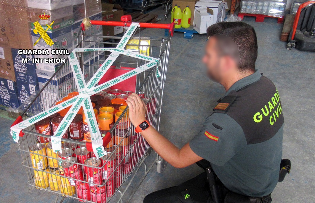 Guardia Civil interviene casi un millar de productos alimenticios en comercios de Águilas y otros puntos de la comarca del Guadalentín