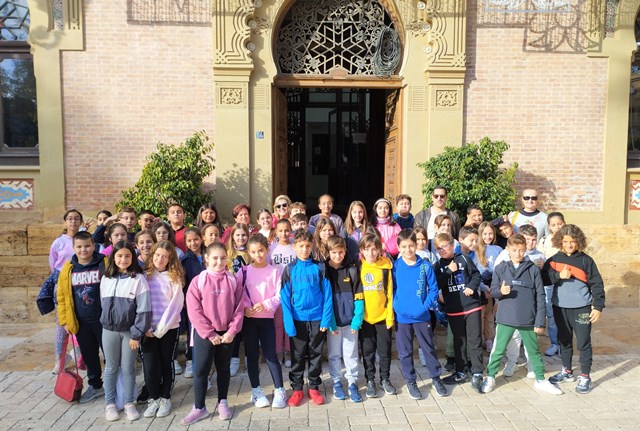 Alumnos del colegio Mediterráneo visitan el Ayuntamiento de Águilas con motivo del Día de la Constitución