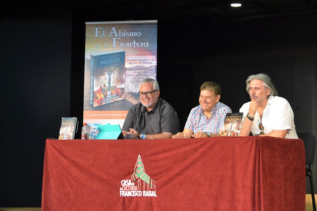Francisco José Motos presenta en Águilas ‘El Abismo en la Frontera’