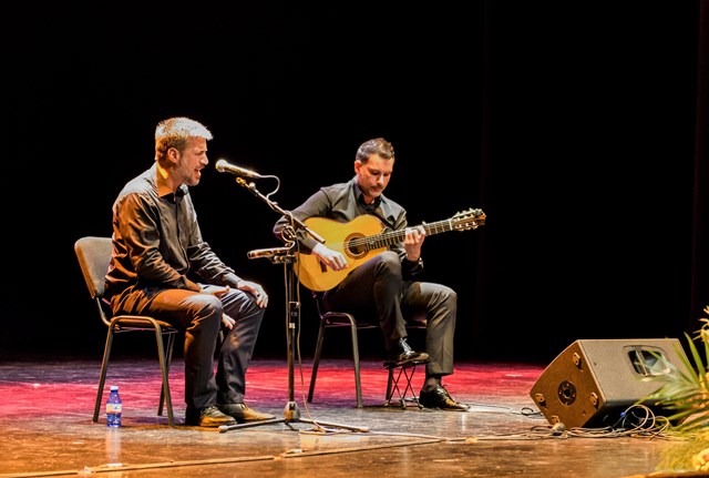El concierto de Carlos Piñana en Águilas recauda 4.500 euros para Hogar Betania