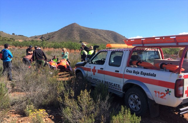 Cruz Roja Águilas rescata a una senderista accidentada en Chuecos
