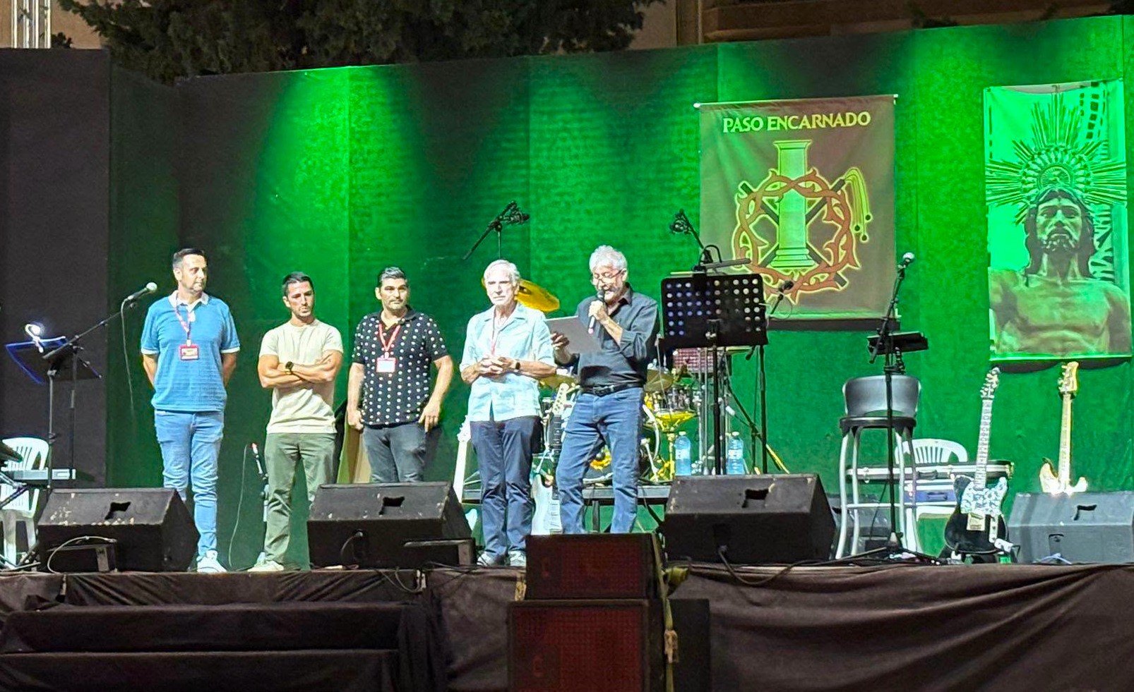 La cofradía del Resucitado y la agrupación musical del Prendimiento rinden homenaje a Sebastián Muñoz “por toda una vida dedicada a la Semana Santa de Águilas”