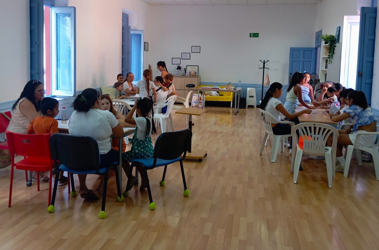 Servicios Sociales fomenta el acompañamiento escolar y los hábitos saludables entre las familias de Águilas