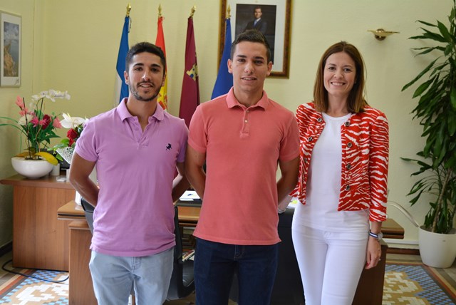 El árbitro José David Martínez es recibido en el Ayuntamiento de Águilas tras su ascenso a Segunda B