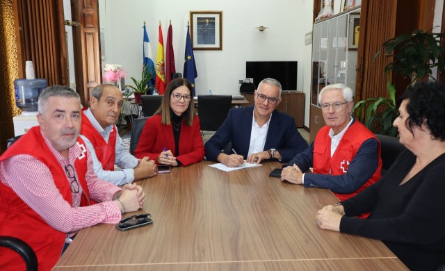 El Ayuntamiento renueva por quince años la cesión de uso del local que alberga la sede de Cruz Roja Águilas