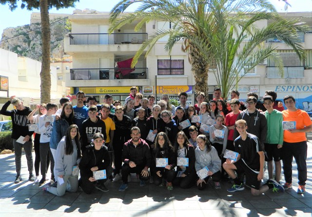 Alumnos del colegio María Inmaculada participan en un recorrido de orientación urbano-cultural por Águilas