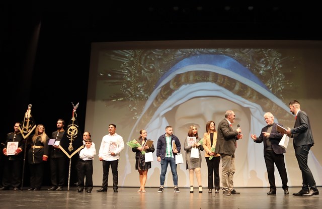 La Cofradía de Santiago Apóstol y María Stma. de la Amargura y Ánimas celebra una gala benéfica en el auditorio de Águilas