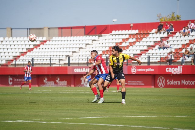 El Águilas empata ante el Algeciras, gracias a un gol de penalti de Yasser en la última acción del encuentro