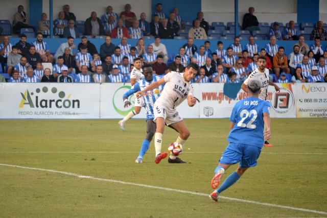 El Águilas ofrece su versión más competitiva y gana al UCAM gracias a un gol de Sandji Baradji en el comienzo del partido