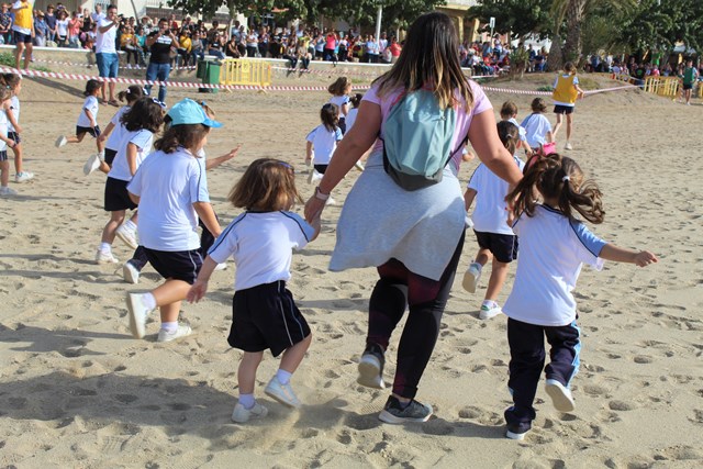 El colegio María Inmaculada de Águilas reúne a 700 personas en torno a su cuarta Carrera Solidaria del Domund  