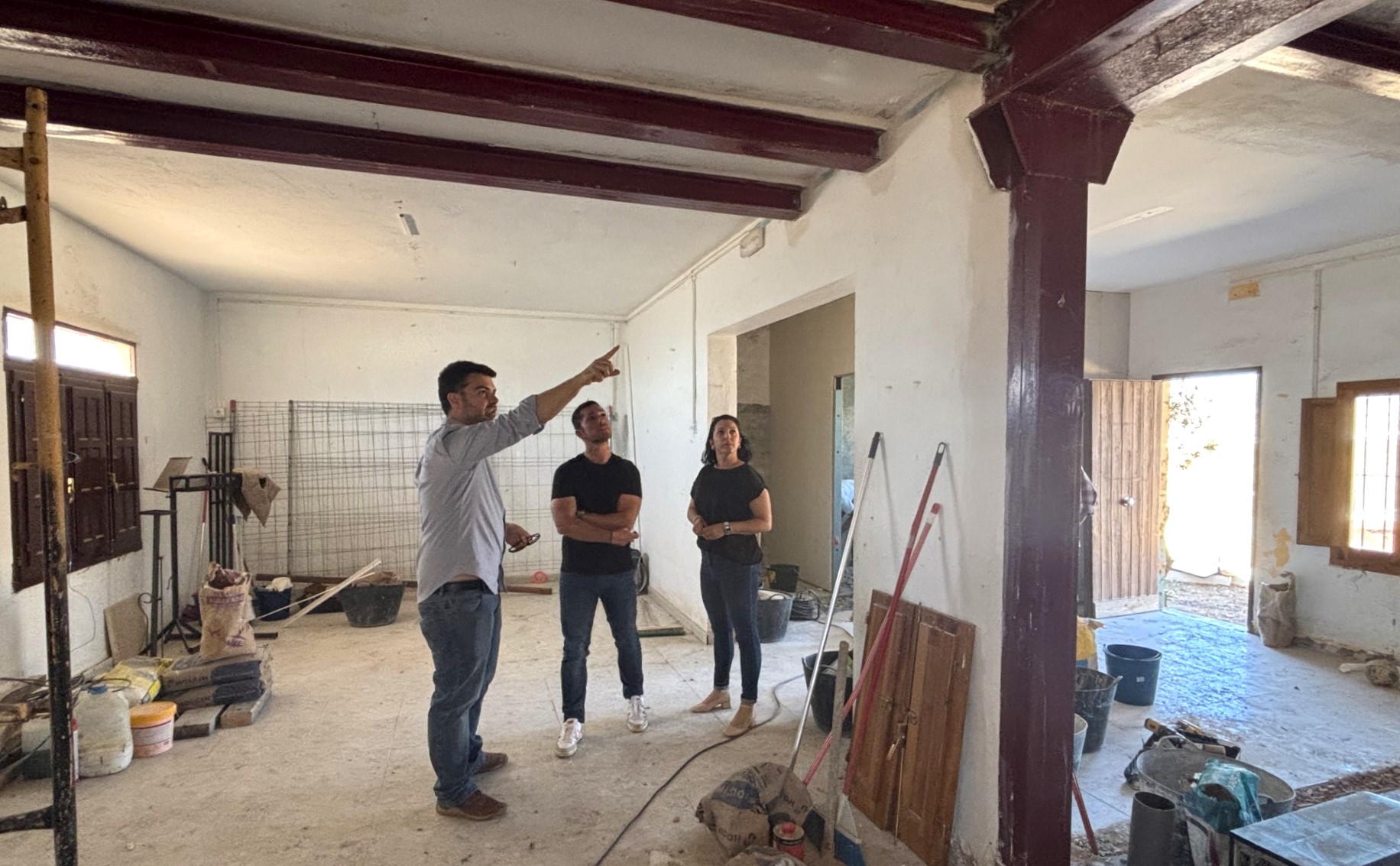 El Ayuntamiento de Águilas trabaja en la rehabilitación integral del salón social de El Garrobillo