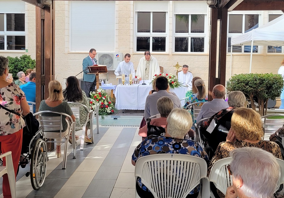 La residencia San Francisco de Águilas celebra el día de su Patrón